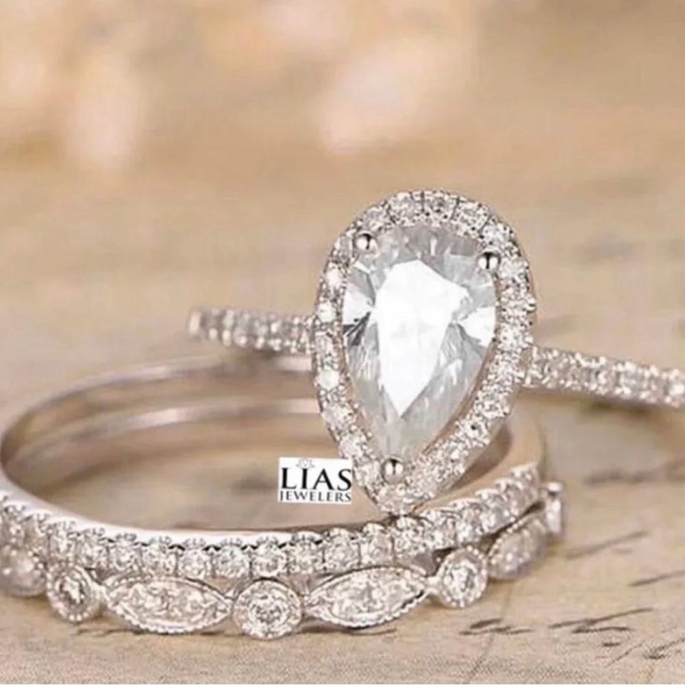 New 18 k white gold wedding ring set